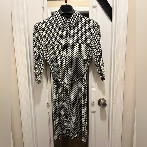 Sophia Max dress that has thin string belt around the waist. - Picture 4 of 4